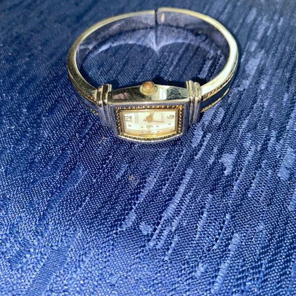 Studio Watch - Picture 3 of 3